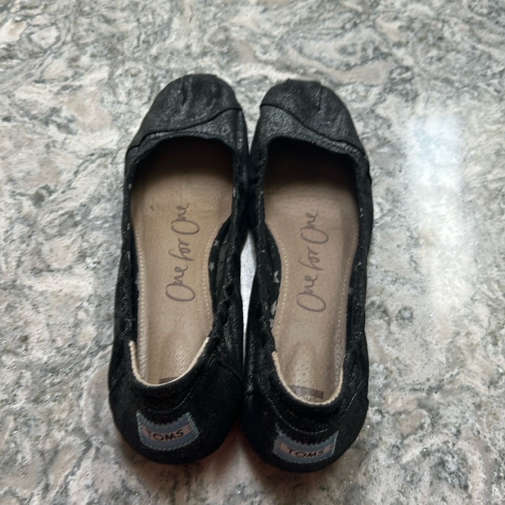Toms Black Leather Flats Versatile Comfort size 9